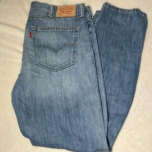 Vintage Levis 38/32 Slim Jeans - Light Washed